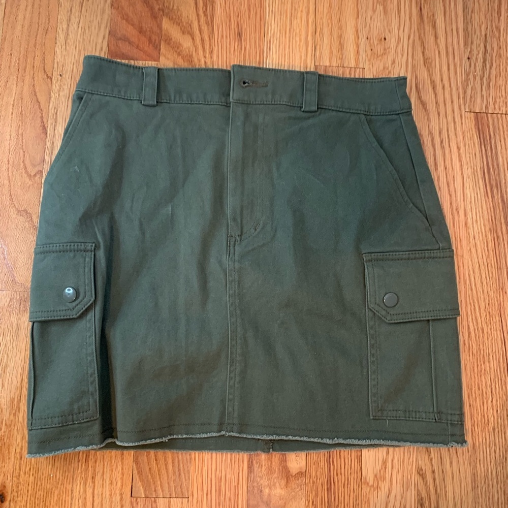 FOREVER 21 ARMY GREEN SKIRT
